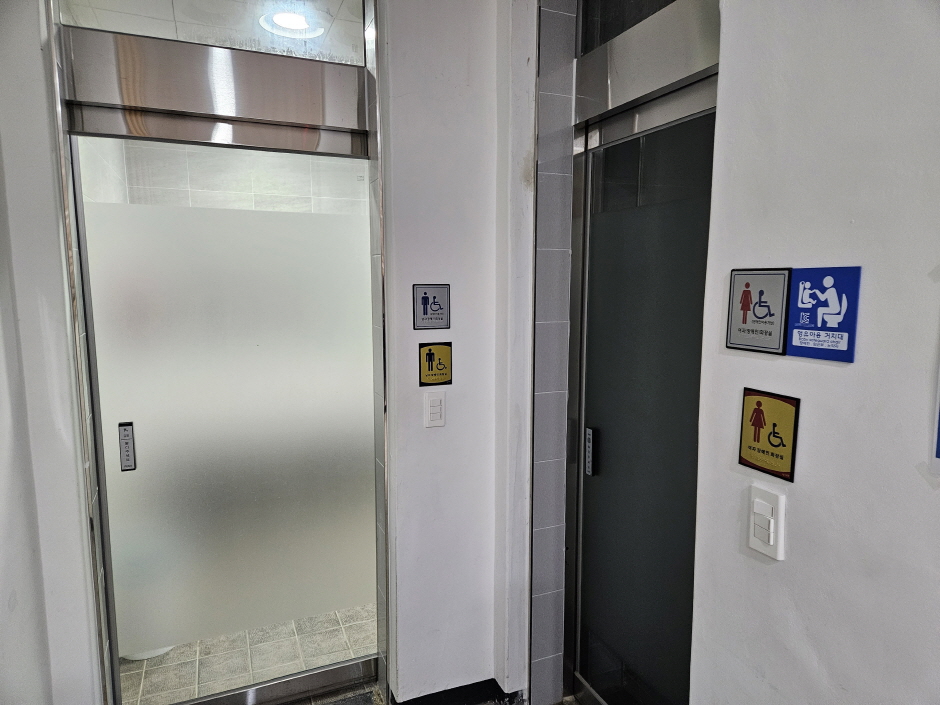 홍보관 장애인 화장실