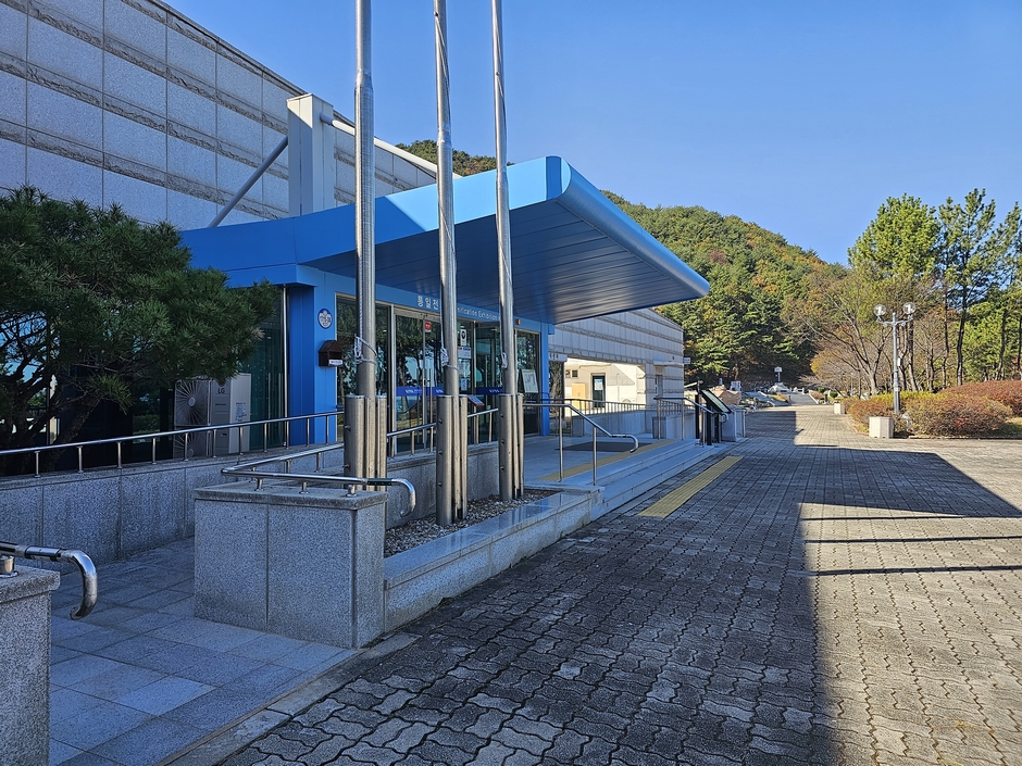 전시관 경사로 사진
