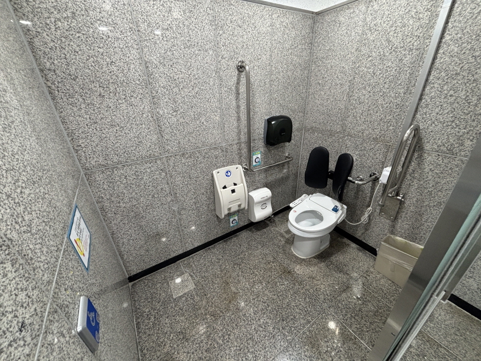 일반 및 장애인 등 이용가능 화장실