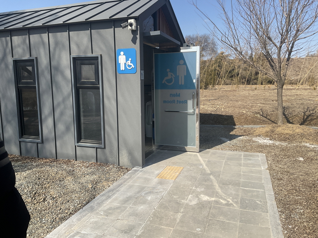 일반 및 장애인 등 이용가능 화장실