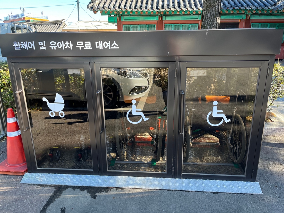 휠체어 및 유아차 대여소 사진