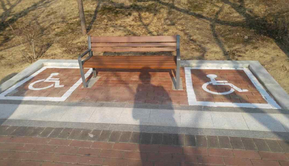 보호자 동반 등받이 휴게벤치