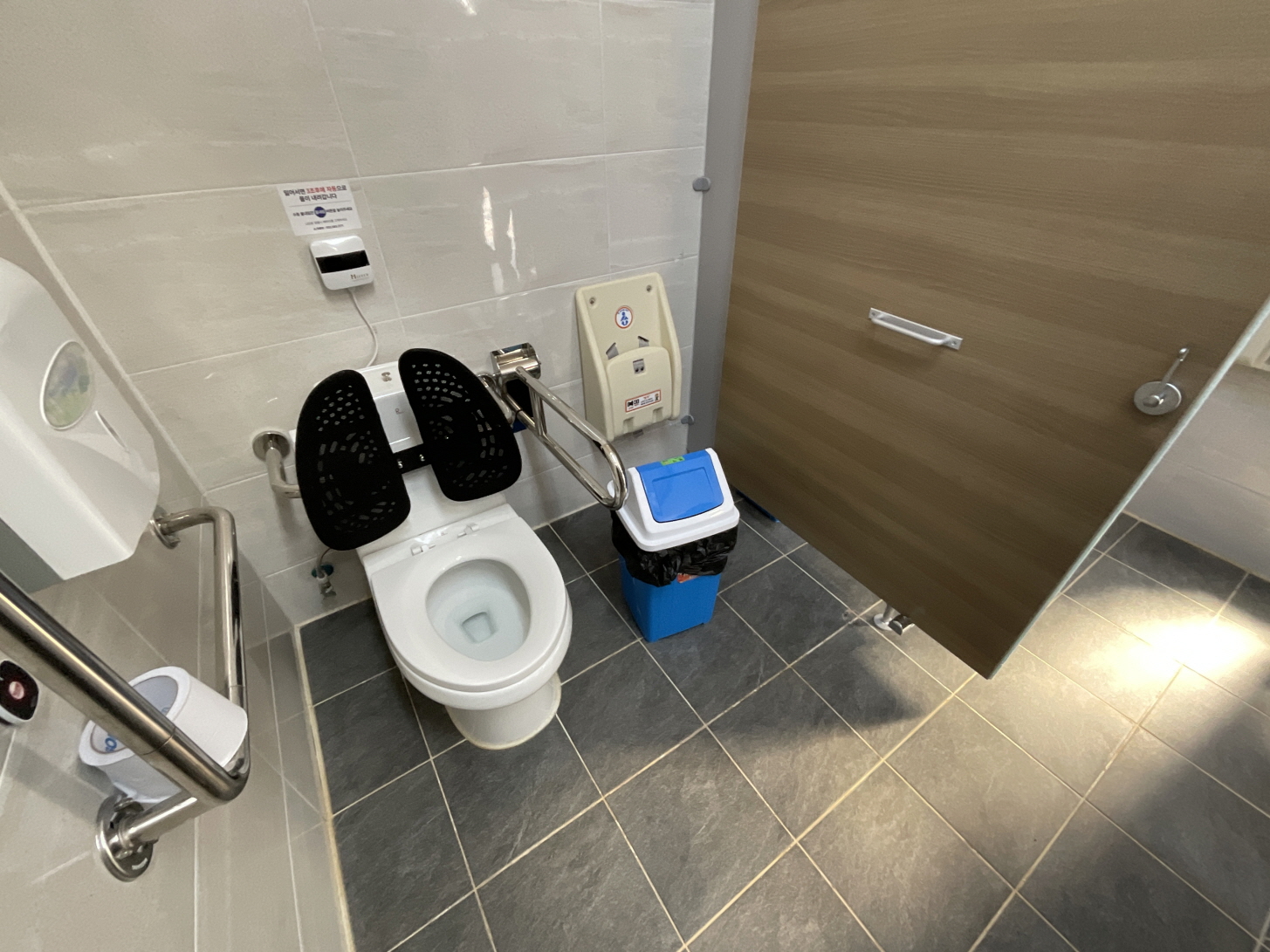 일반 및 장애인 등 이용가능 화장실