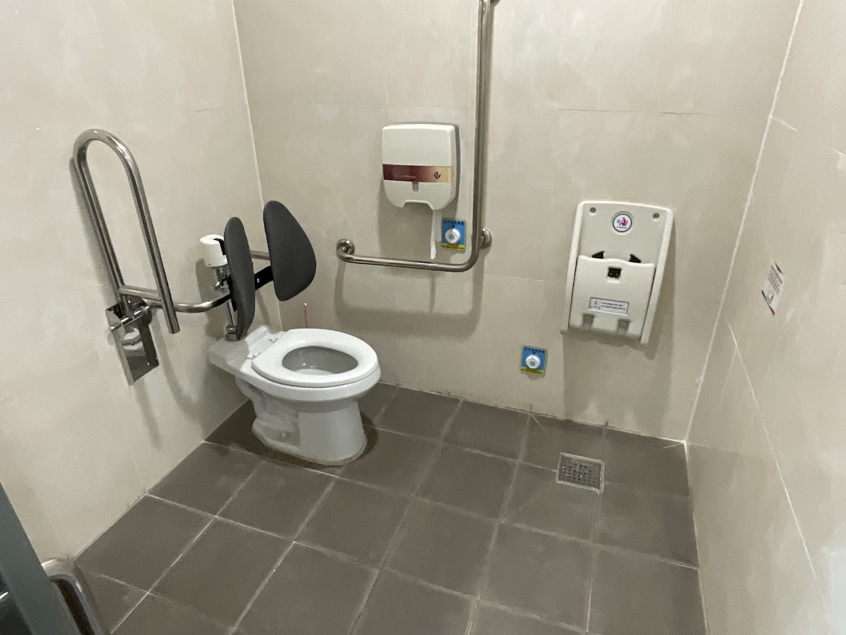 일반 및 장애인 등 이용가능 화장실