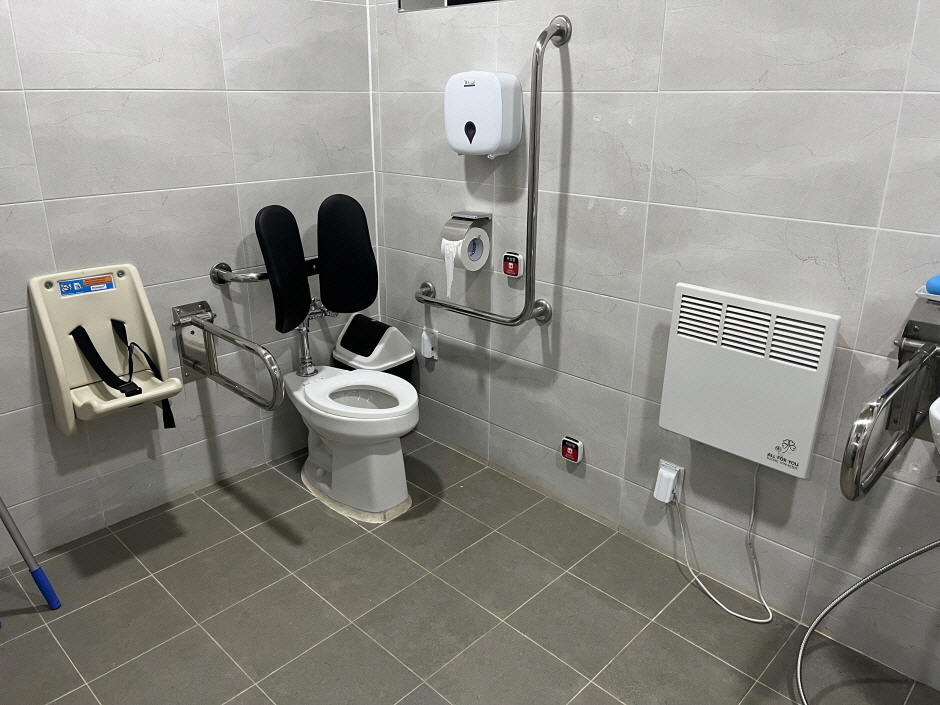 장애인 화장실 내부2