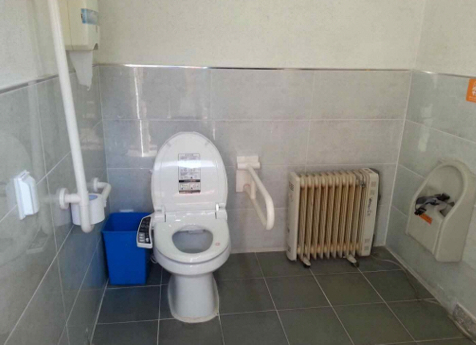 정문 화장실 내부