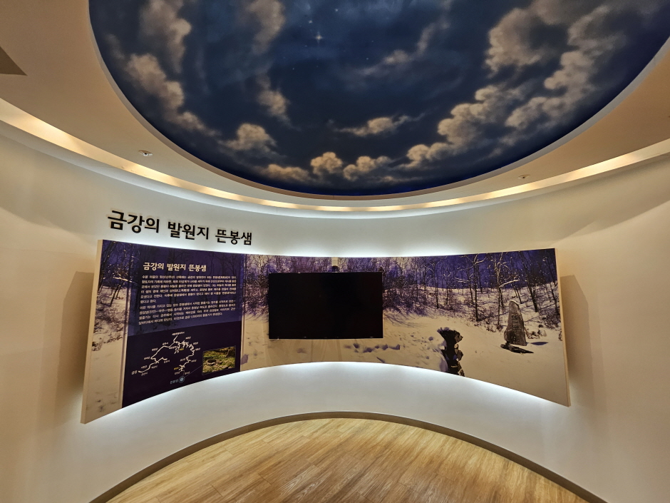 장수 뜬봉샘 생태관광지 내부