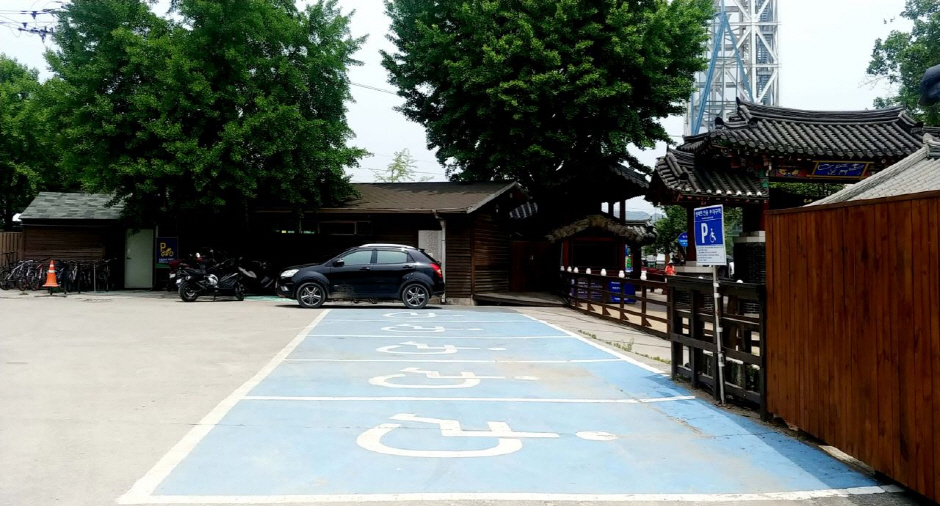 장애인 주차장