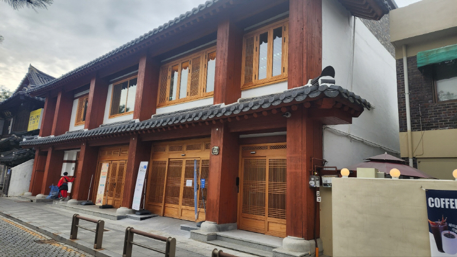 여행자 라운지 외부 전경