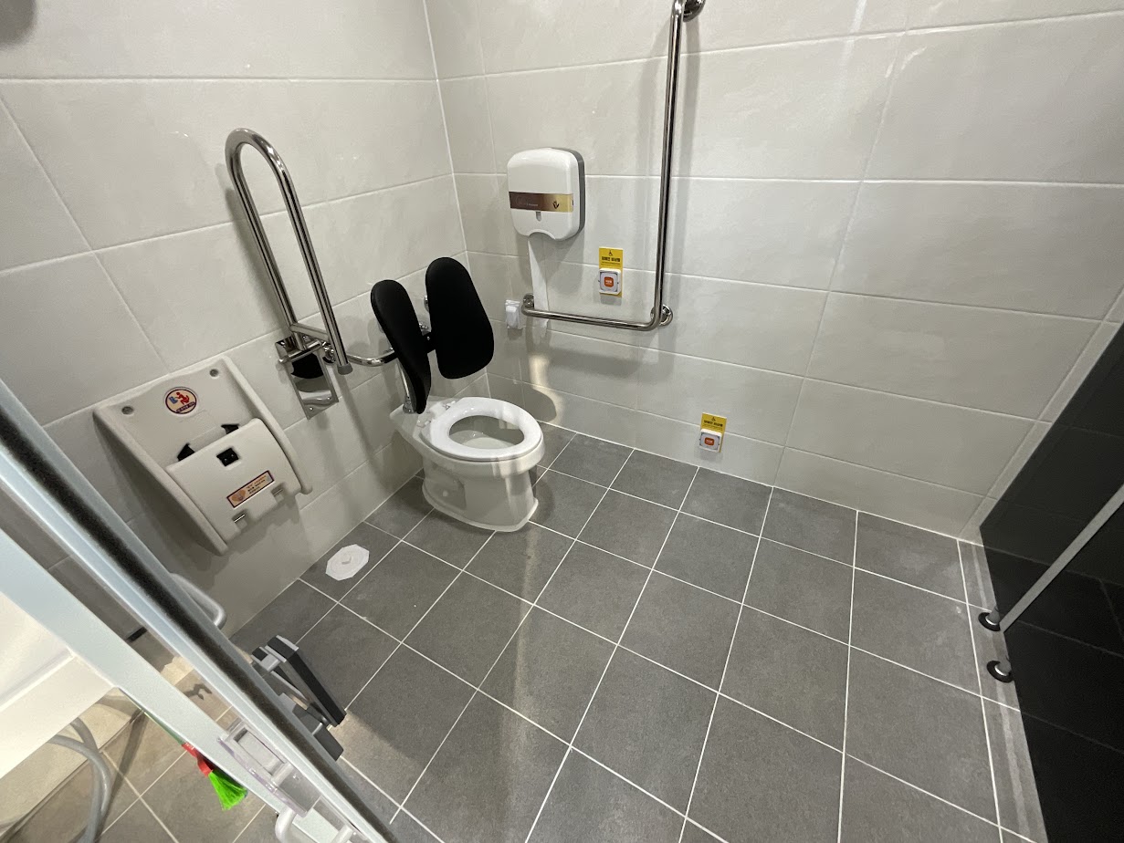 일반 및 장애인 등 이용가능 화장실