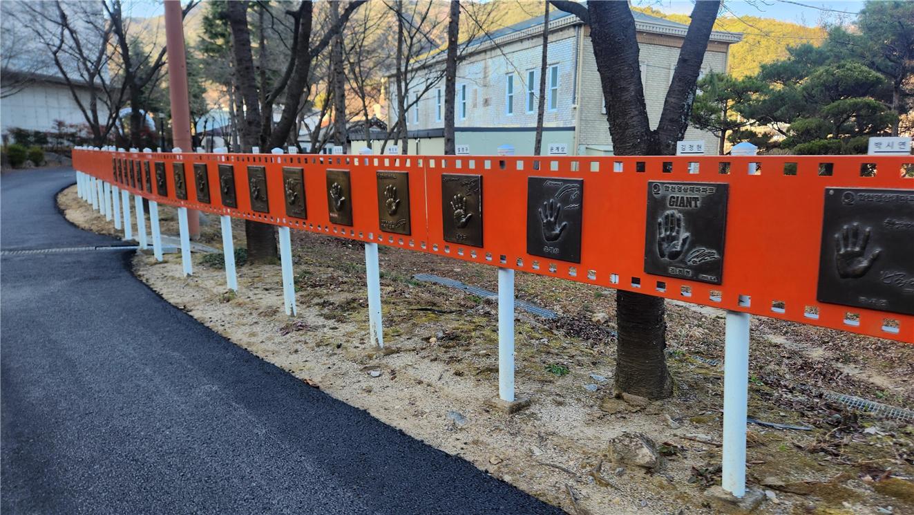 가호역 매표소 출구 좌측 보행로