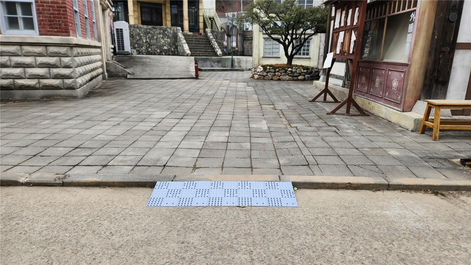 영상테마파크 관람동선 내 경사판