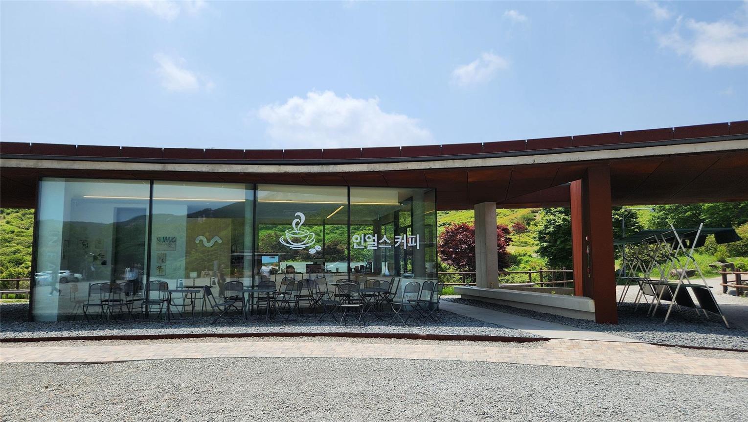 황매산군립공원 입구 보행로