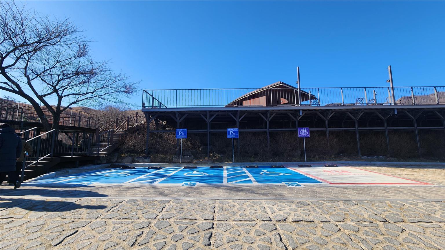 황매산 군립공원 장애인 주차장